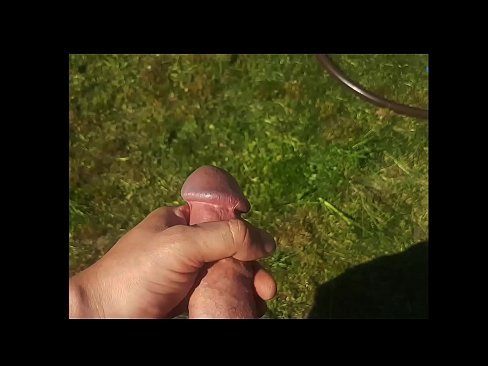 ❤️ Una guapa calenta es folla el seu cony rosa i es corre amb un esquitxat en un jardí d'estiu ❤❌ Porno de qualitat al ca.xxxshake.ru